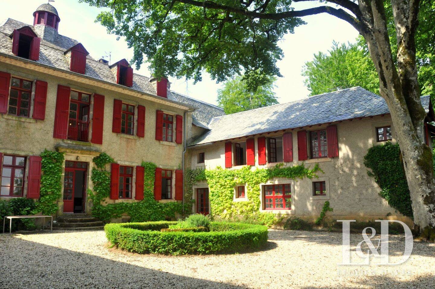 Maison à vendre, 660m², SAINT PIERRE DE TRIVISY