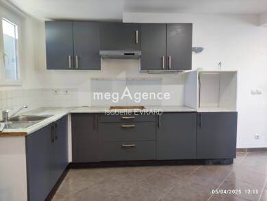 Maison à vendre 159 000 € 4 pièces 3 chambres 97 m² 144 m² de terrain Provins 77160