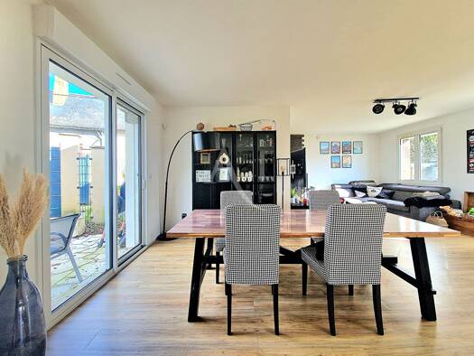 Maison à vendre 267 580 € 6 pièces 4 chambres 130 m² 1 406 m² de terrain Les Hauts-d'Anjou 49330