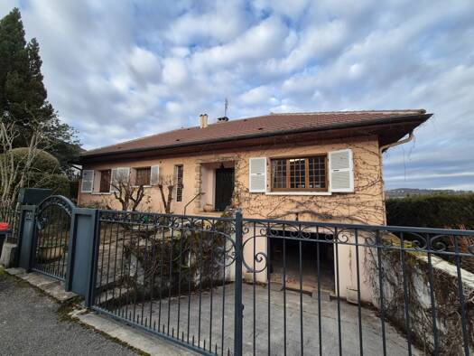 Maison à vendre 269 000 € 6 pièces 2 chambres 175 m² 1 014 m² de terrain Nierme et Geilles Oyonnax 01100