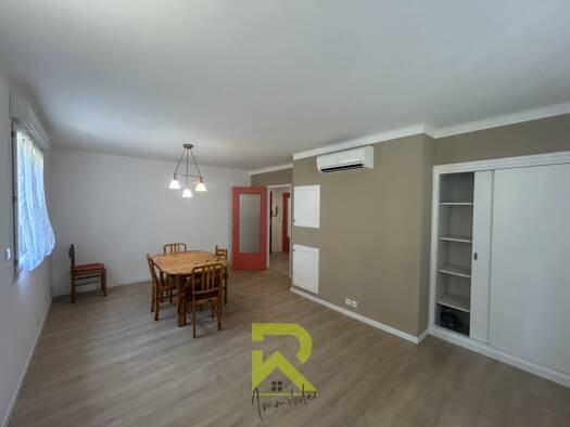 Appartement à louer 650 € 2 pièces 1 chambre 50 m² RDC/5 Du Guesclin Béziers 34500