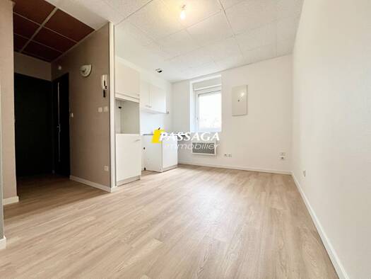 Appartement à louer 330 € 2 pièces 1 chambre 26 m² Étage 2/2 Sévérac d'Aveyron 12150