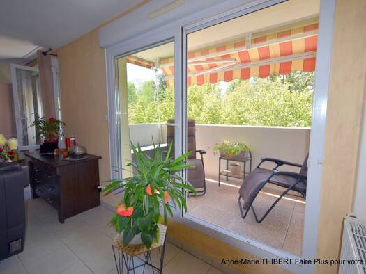 Appartement à vendre 263 000 € 3 pièces 2 chambres 67 m² Étage 1/3 Centre Meyzieu 69330