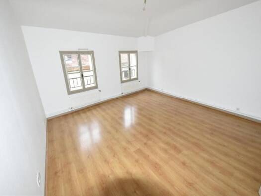 Appartement à louer 710 € 3 pièces 2 chambres 102,3 m² Étage 3/3 Cluny 71250