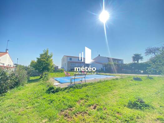 Maison à vendre 234 000 € 6 pièces 5 chambres 143 m² 866 m² de terrain Triaize 85580