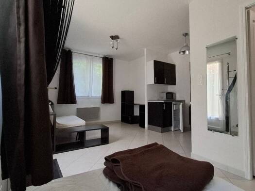 Studio à louer 600 € 1 pièce 25 m² Fontcouverte Avignon 84000
