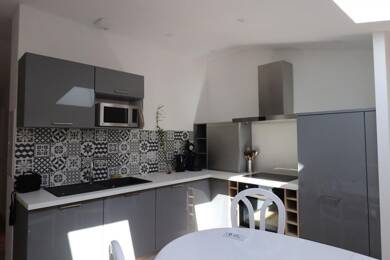 Appartement à louer 665 € 1 pièce 28 m² Dernier étage, Étage 3/3 Crémieu 38460