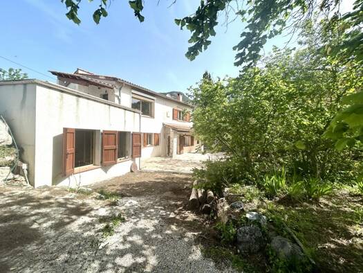 Maison à vendre 499 000 € 5 pièces 4 chambres 160 m² 3 130 m² de terrain Levens 06670