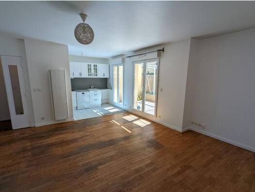Appartement à louer 1 101 € 3 pièces 2 chambres 70 m² RDC Centre Ville Brétigny-sur-Orge 91220