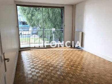 Appartement à louer 1 050 € 3 pièces 2 chambres 62,8 m² 1er étage Docteur Albert Calmette Le Blanc-Mesnil 93150