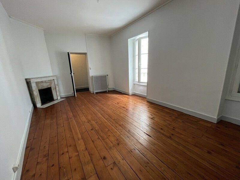 Maison à louer, 175m², SAINT JEAN D'ANGELY