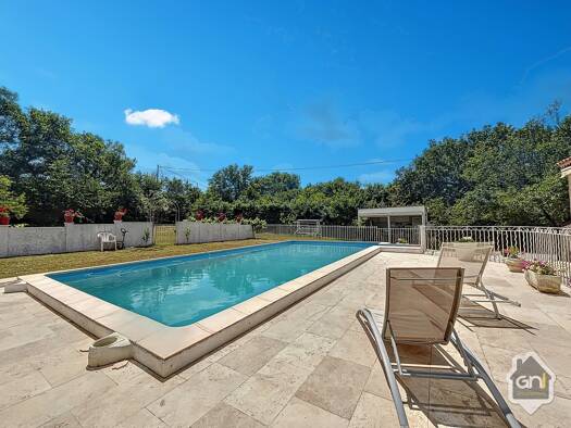 Maison à vendre 450 000 € 8 pièces 6 chambres 170 m² 2 220 m² de terrain Rians 83560