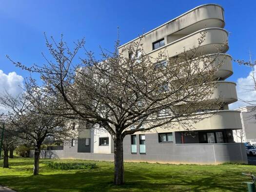 Appartement à louer 1 021 € 4 pièces 3 chambres 84,8 m² RDC Venoix Caen 14000