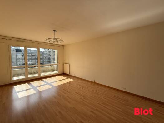 Appartement à louer 1 740 € 5 pièces 4 chambres 113 m² 6ème étage Rennes 35000
