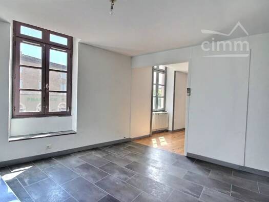 Appartement à louer 311 € 2 pièces 1 chambre 30,4 m² Étage 1/2 Rochemaure 07400