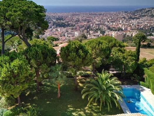 Villa à vendre 2 110 000 € 7 pièces 5 chambres 241 m² 2 100 m² de terrain Dunant Nice 06000