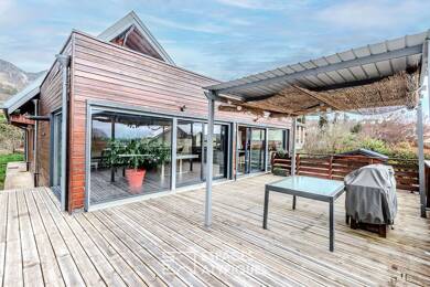 Maison à vendre - Neuf 990 000 € 4 pièces 3 chambres 211 m² 1 518 m² de terrain Gex 01170
