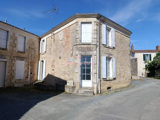 Maison à vendre 127 900 € 5 pièces 4 chambres 118 m² 304 m² de terrain Sigournais 85110