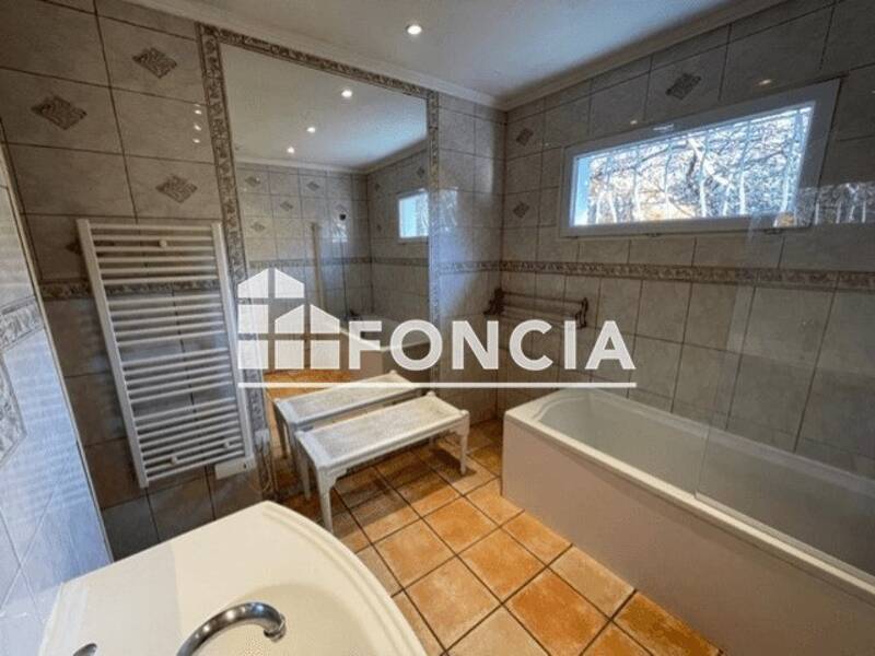 Maison à louer, 103m², EYGUIERES