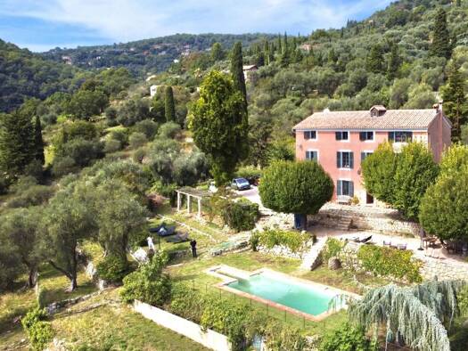 Villa à louer 3 900 € 10 pièces 6 chambres 290 m² 20 000 m² de terrain Grasse 06130