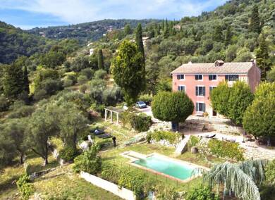 Villa à louer 3 900 € 10 pièces 6 chambres 290 m² 20 000 m² de terrain Grasse 06130