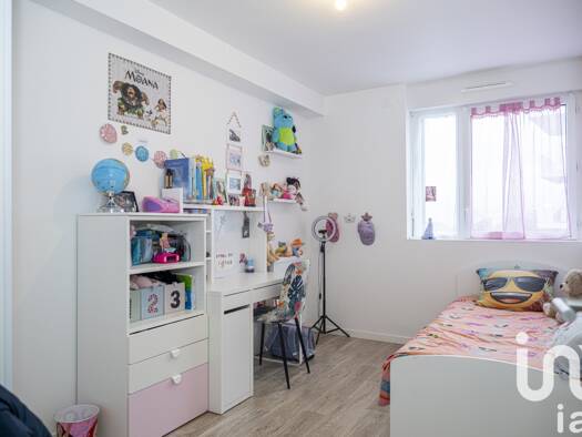 Appartement à vendre 229 000 € 4 pièces 3 chambres 77 m² Étage 1/6 Zone Agricole Cergy 95000