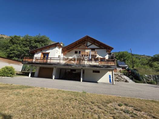 Chalet à vendre 1 195 000 € 5 pièces 3 chambres 187 m² 1 324 m² de terrain Briancon Sud Briançon 05100