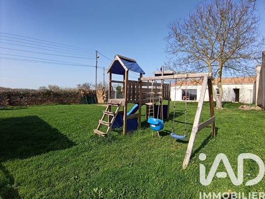 Maison de plain-pied à vendre 175 000 € 4 pièces 3 chambres 95 m² 1 328 m² de terrain Thouars 79100