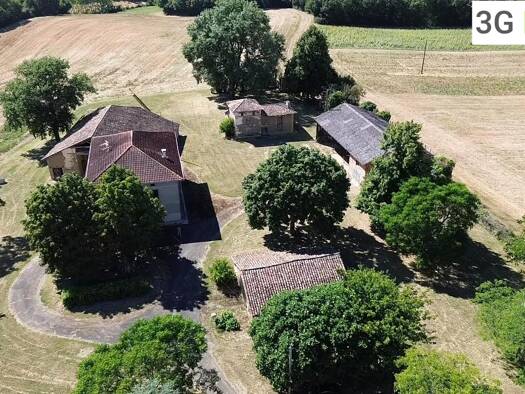 Ferme à vendre 267 000 € 7 pièces 5 chambres 220 m² 14 080 m² de terrain Vazerac 82220