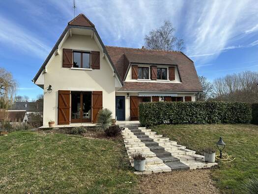 Maison à vendre 418 000 € 7 pièces 4 chambres 174 m² 2 241 m² de terrain Cour-Cheverny 41700