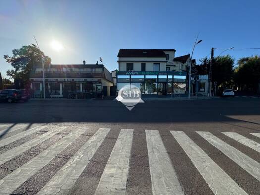 Boutique à louer 990 € 30 m² de surface de vente Mairie Sainte-Geneviève-des-Bois 91700