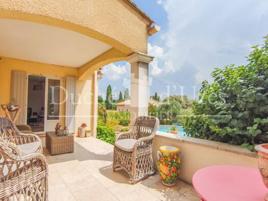 Maison à vendre 350 000 € 4 pièces 2 chambres 90 m² 800 m² de terrain Centre Ouest Uzès 30700