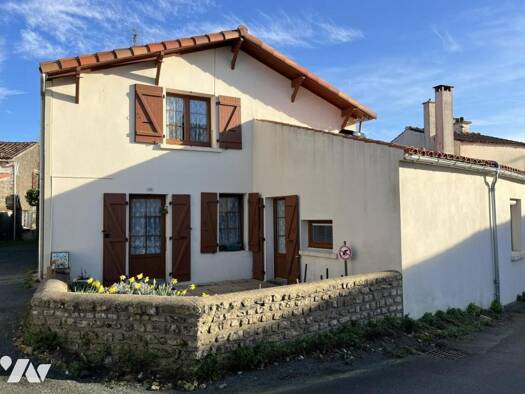 Maison à vendre 146 300 € 4 pièces 2 chambres 114 m² 189 m² de terrain Saint-Jean-d'Hermine 85210