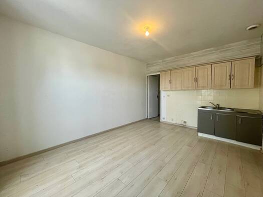 Appartement à louer 480 € 2 pièces 1 chambre 29 m² Étage 1/3 Courcelles les Gisors 60240