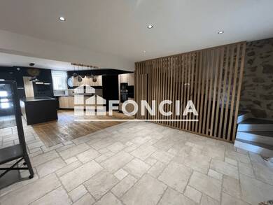 Maison à louer 2 300 € 5 pièces 4 chambres 119 m² Le Plan-de-la-Tour 83120