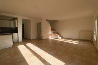 Villa à vendre 232 805 € 4 pièces 3 chambres 90 m² 285 m² de terrain Montelimar 26200