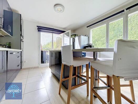 Appartement à vendre 245 000 € 3 pièces 2 chambres 58,27 m² Étage 1/12 Descartes Champs-sur-Marne 77420