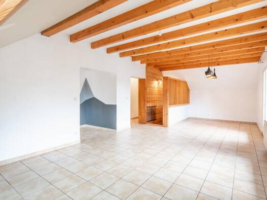 Appartement à louer 1 200 € 4 pièces 3 chambres 97 m² 1er étage Cusy 74540