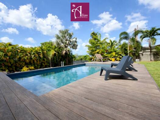 Maison à louer 2 900 € 5 pièces 3 chambres 119 m² 1 000 m² de terrain Baie-Mahault 97122