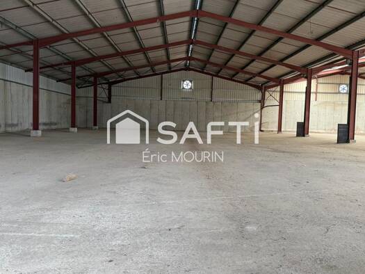 Local commercial à vendre 214 037 € 1 950 m² de surface de vente Craon 53400