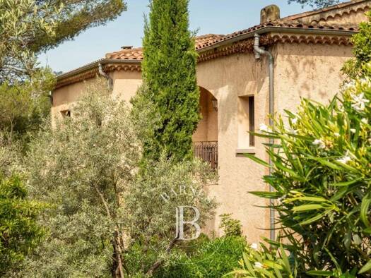 Maison à vendre 2 295 000 € 15 pièces 7 chambres 570,8 m² 9 877 m² de terrain Aix-en-Provence 13100