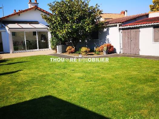 Maison de plain-pied à louer 1 080 € 4 pièces 2 chambres 84 m² 380 m² de terrain Ouest Thouaré-sur-Loire 44470