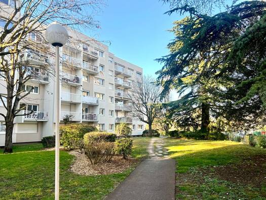 Appartement à louer 1 150 € 2 pièces 1 chambre 44 m² Étage 4/6 Europe-Maupassant Chatou 78400