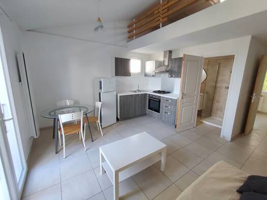 Appartement à louer 830 € 2 pièces 1 chambre 30 m² RDC Avenue de Marseille-Liourat Vitrolles 13127