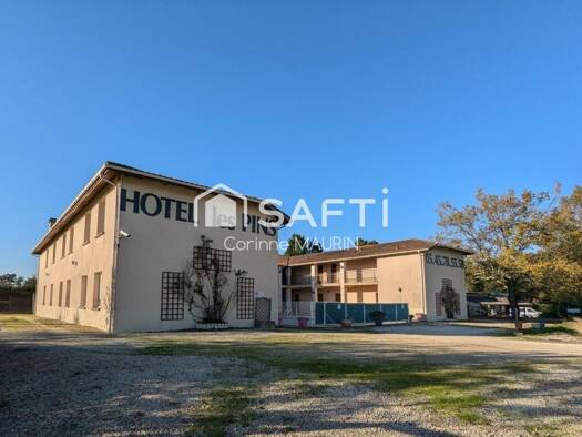 Local commercial à vendre 367 000 € 711 m² de surface de vente Barbezieux-Saint-Hilaire 16300