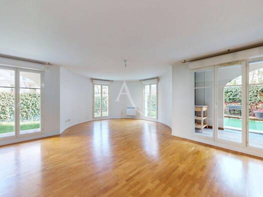 Appartement à louer 1 950 € 3 pièces 2 chambres 85 m² RDC/4 Anatole France Le Plessis-Robinson 92350