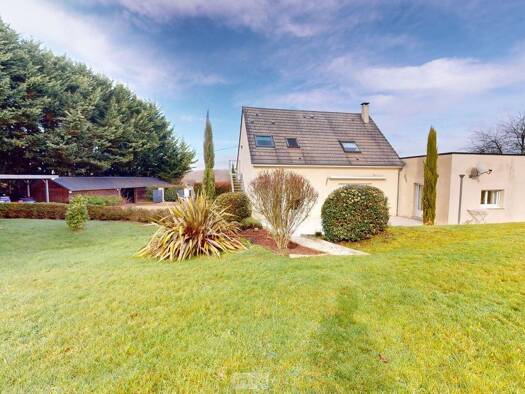 Maison à vendre 408 300 € 7 pièces 5 chambres 236 m² 12 341 m² de terrain Torcé-en-Vallée 72110