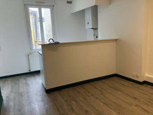 Appartement à louer 580 € 2 pièces 1 chambre 41,7 m² RDC/3 Niort 79000