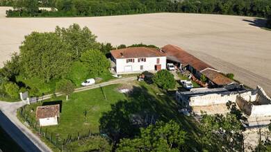 Ferme à vendre 321 000 € 5 pièces 195 m² 8 922 m² de terrain Hauterives 26390