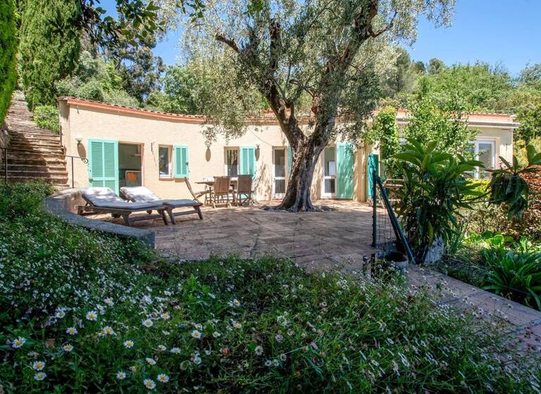 Villa à vendre 640 000 € 4 pièces 3<br/>chambres 100 m²<br/>superficie Grasse 06130
